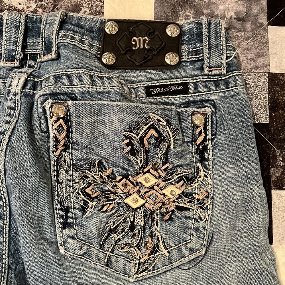 Miss me size 30 boot cut needs button great shape no rips or tears